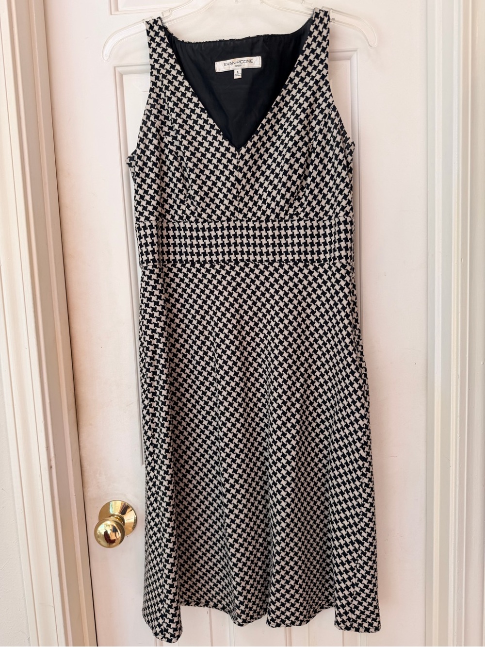 Evan Picone White & Black Houndstooth, Sleeveless V-Neck Fit-N-Flare Dress, Sz 6 - Picture 10 of 16